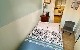 Sympathique Logement En Rez-De-Chausse, De 21M 2